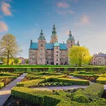Big 4 Bedroom Apartment With Bathtub By Cph City Hall Square